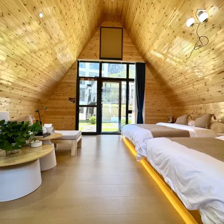 Yushe Chalet · Homestay