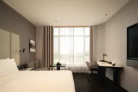 Atour Hotel (Dalian Airport Ganjingzi District Government) - parking