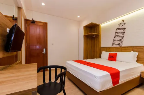 RedDoorz Plus @ CBD Bintaro - Guest houses