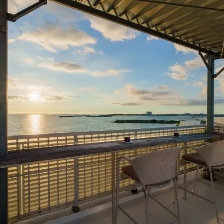 Haiyuege | 180° Oceanfront Private Villa Steps to Beach Free Parking