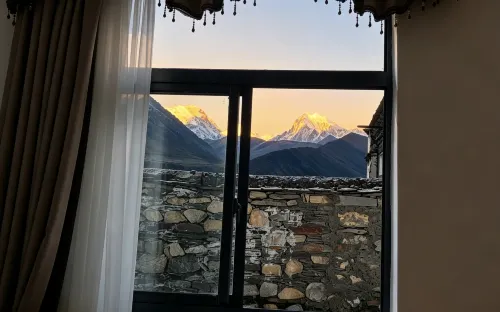 Gangri Yunju Homestay (Cuoyu Village) - vue sur la montagne