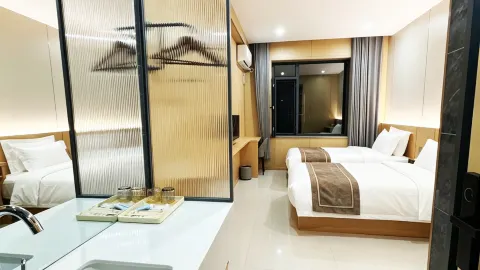 YIFENG HOTEL 億楓賓館（建平中興街店） in 建平