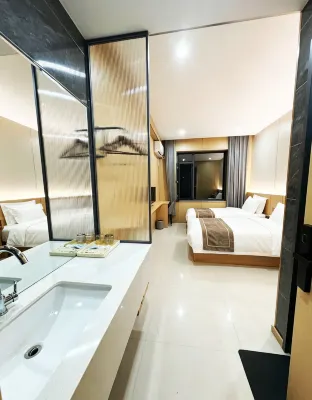 Yifeng Hotel (Jianping Central Street Branch) - parking