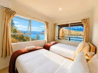 Taka Lakehouse Queenstown - Absolute Lakefront - 4-Star