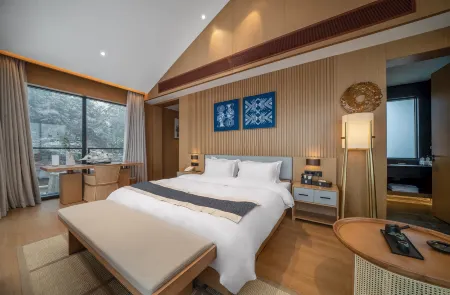 Yuncong Duohua Hot Spring Resort Center