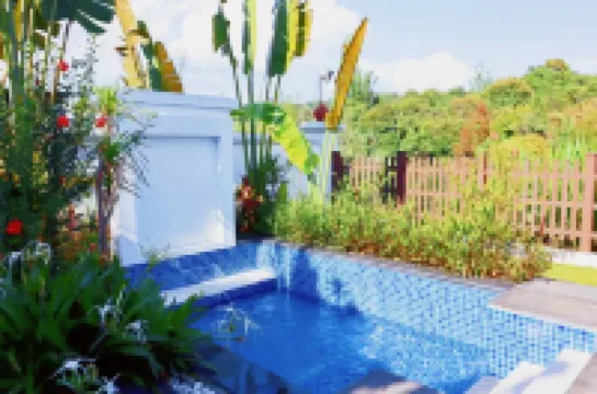 Xishuangbanna Menghai Dream Xiangjia Hot Spring Cloud Villa