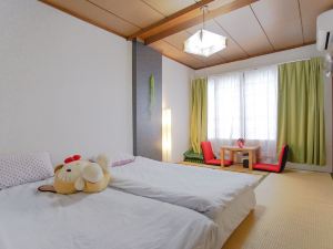 Yoshide Family Inn 3 stops to Universal Studios, 2 stops to Namba, 3 stops to Shinsaibashi