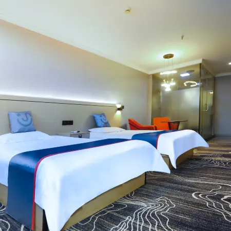 Junyi Chain Hotel (Linzhou Xinglin Road People's Square)