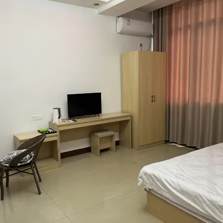 Lingchuan Maple View Hotel (Chaotian Township)