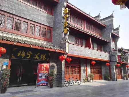 Ruining Hotel ( Xiangyang Gucheng North Street Branch) Отели рядом с достопримечательностью «Gulou Culture Square»