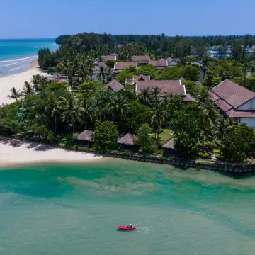 Apsara Beachfront Resort & Villa Hoteles cerca de Playa White Sand