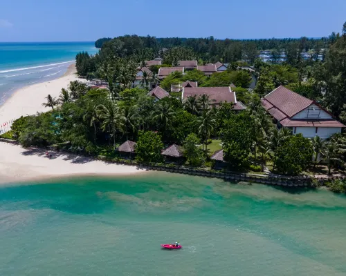 อัปสรา บีชฟร้อนท์ รีสอร์ท แอนด์ วิลล่า โรงแรมใกล้หาดบางสัก