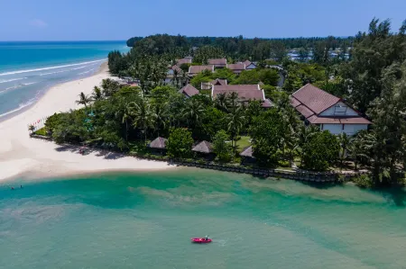 Apsara Beachfront Resort & Villa Отели рядом с достопримечательностью «Водопад Сайрунг»