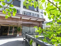 Jinshun Tianhua Hotel (Lushui No.1 Middle School in Nujiang) Hotels near Nujiang Library
