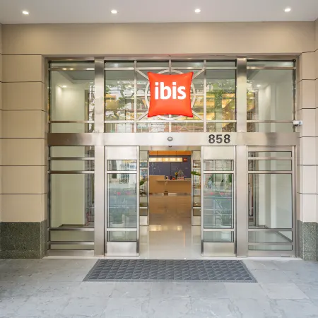 Ibis Hotel (Shanghai Xujiahui) Отели рядом с достопримечательностью «Станция метро Xujiahui»