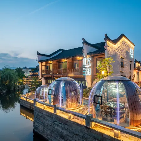 Zhenhu Homestay (Jiandemeicheng Ancient Town)