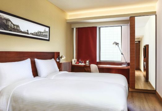 Ibis New Delhi Aerocity의 수영장 이미지