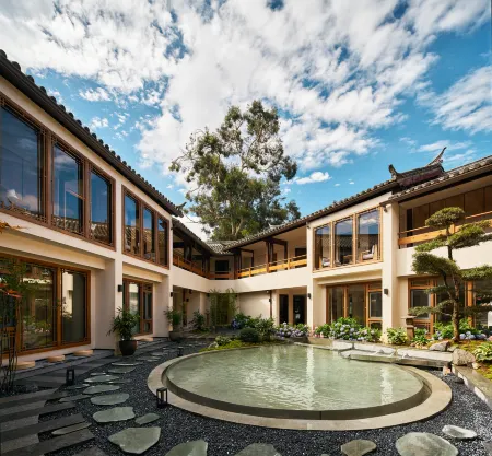 Lijiang Pu Zhi Designer Hotel HOLIDAY VILLA (The Old Town of Lijiang South Gate）