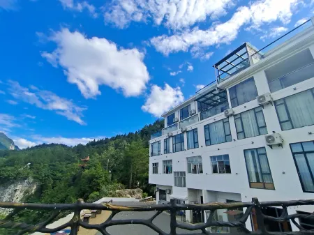 Bashan Love Cliff Homestay Отели в г. Бадун