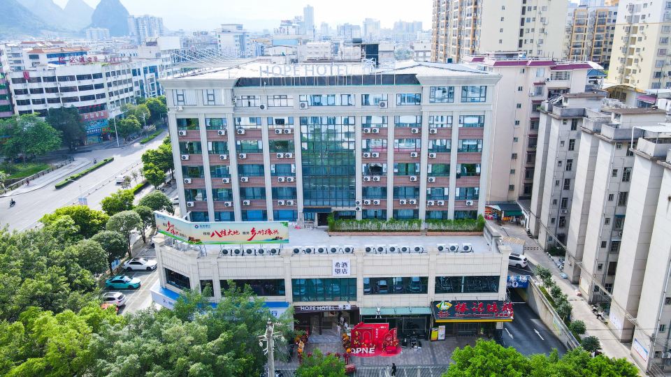 Hope Hotel (Hezhou Lingfeng Plaza Colorful Global City Branch)