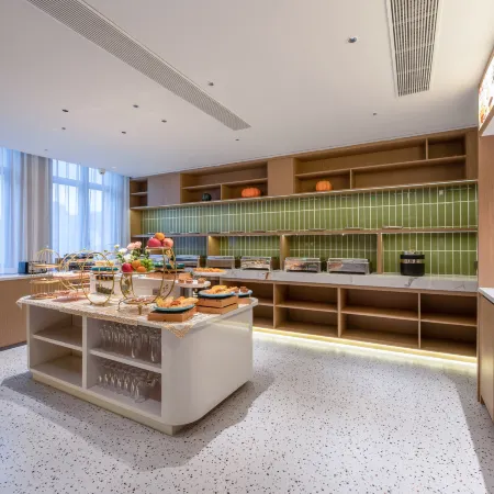 Jifen International Hotel (Qingtian High-speed Railway Station)