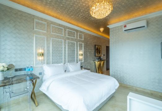 리츠 레지던스 @ 이마고 몰