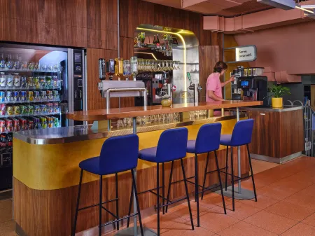 CityHub Rotterdam Отели рядом с достопримечательностью «KPN Telecom Building / Toren op Zuid»