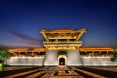Floral Hotel·Longyun Mountain hotel (Luoyang Longmen Grottoes Ticket Gate Store)