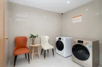 Vienna Hotel (Guangyuan Cangxi Branch) - parking