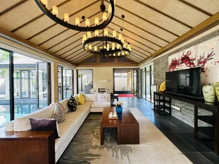 Floral Hotel· Han Tang Hotel(Hongshui Xiangshuiwan Store) Отели рядом с достопримечательностью «Boundary Island»