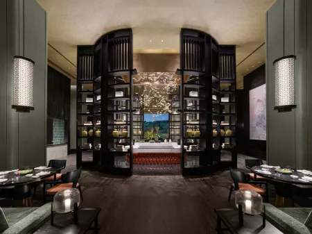 Hilton Nanjing Niushoushan Отели рядом с достопримечательностью «Foding  Palace»