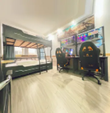 Xiangyang Cool E-sports Homestay (Xiangyang North Street Gulou Alley)
