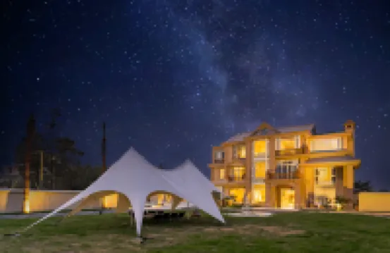 Shanghai Nora Zora Holiday Manor