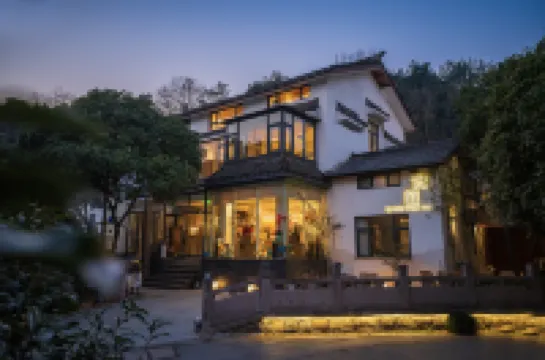 Nianting NiTi Yanqi Tea Garden·270° Chashan Viewing Holiday Meisu (West Lake Lingyin Temple Branch) Hotels near Lingyin Feilai Peak Scenic Area