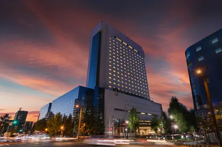Grand Mercure Sapporo Odori Park Отели рядом с достопримечательностью «Kotoni Shrine»