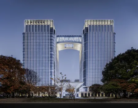 Tianjing Hotel (Civil Center Square Branch), Yangzhou East High-speed Railway Station Отели рядом с достопримечательностью «Longchuan Square»