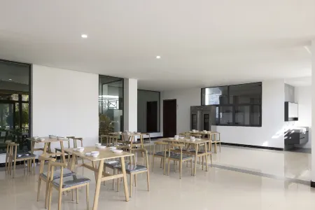 Julin Hot Spring Villa Homestay Отели в г. Тенчун