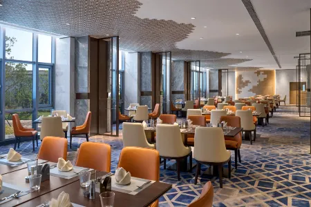 Hao Tang International Hotel Отели рядом с достопримечательностью «Hailian Temple»