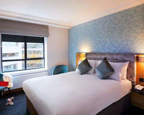 Handel's Hotel Hotels near Jameson Distillery Bow St.