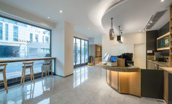 HanTing Premium Hotel (Shenzhen Haishang Shijie Subway Station)