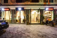 717 Business Hotel （High-speed Railway Station) - غرفة مطلة على الجبل