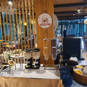 The Beach Resort and Residence Отели в г. Район Патхио