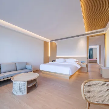 Cloud Built Banshan Pond Scene Hotel