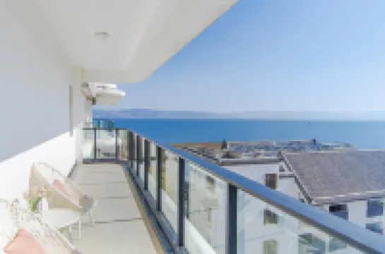 Fei She Hotel (Fuxian Lake Guanglong Town Branch)