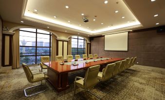 Suning Global Venice Hotel (Hongyang Plaza Store and Liuzhou East Road Metro station)