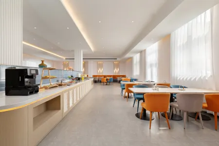 Jinjiang Hotel (Xinmin Municipal Government) Отели рядом с достопримечательностью «Shimin Square»