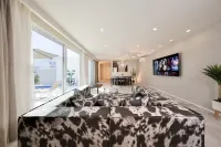Crystal Villa Shirarahama Beach Hotels in Nishimuro District