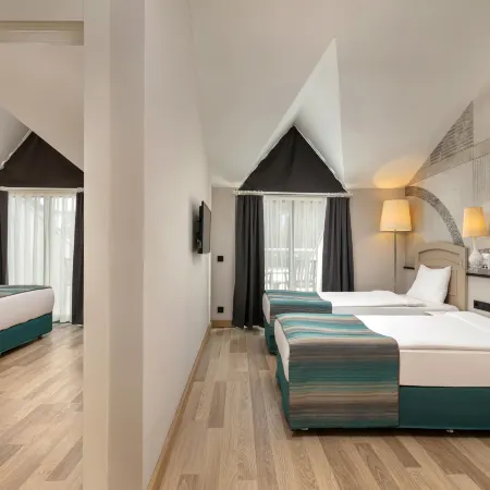 Greenwood Kemer Resort Отели рядом с достопримечательностью «Пляж Бельдиби»