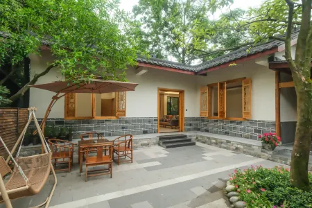 Zhuyin Qingcheng Hot Spring Resort Отели рядом с достопримечательностью «Chengdu Institute Sichuan International Studies University»