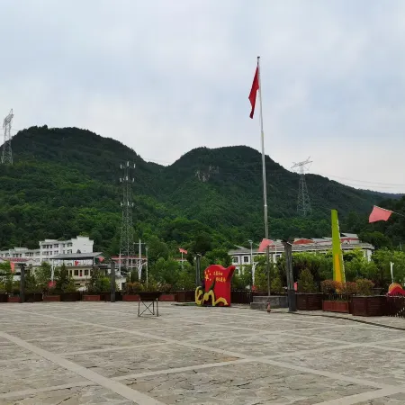 Li cheng bie yuan (beikuanping red education base branch)